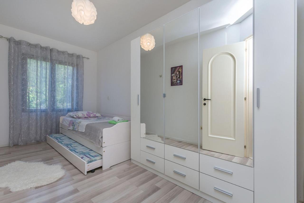 Apartment Josipa Omis Exterior photo